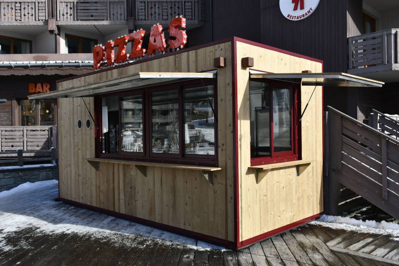 Kiosque à pizza en bois pour la préparation de pizzas à Courchevel 73