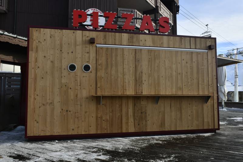 Kiosque à pizza en bois pour la préparation de pizzas à Courchevel 73