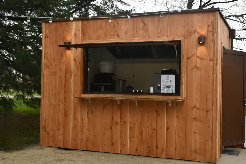 Kiosque buvette bardage bois avec équipements à La Baule 44